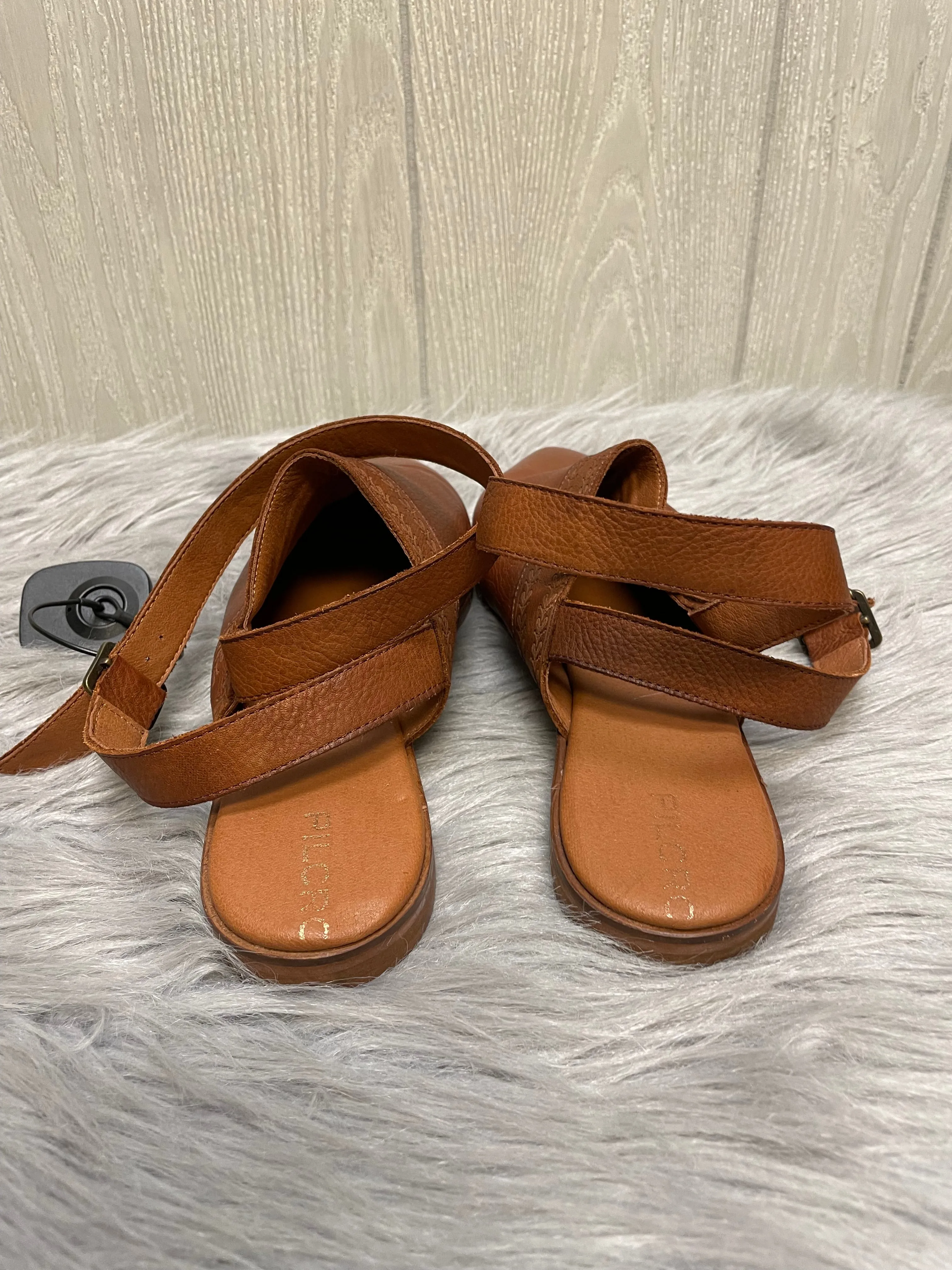 Brown Shoes Flats Pilcro, Size 9